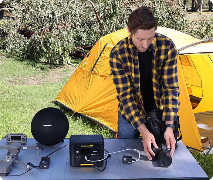 couple using 300W  power station